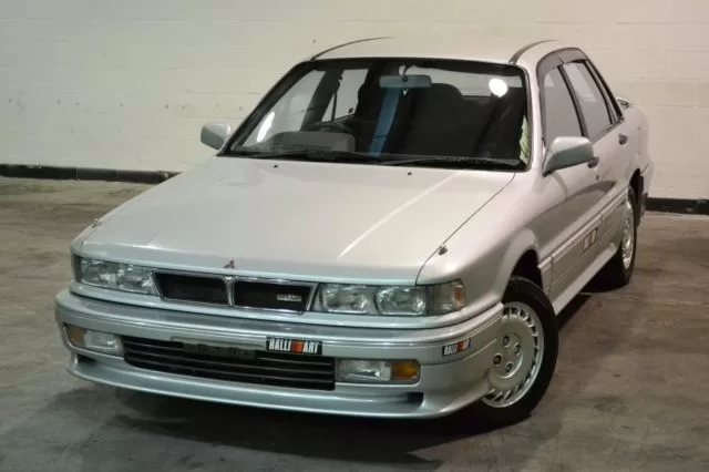 High-Tech Mitsubishi Galant VR-4插图3