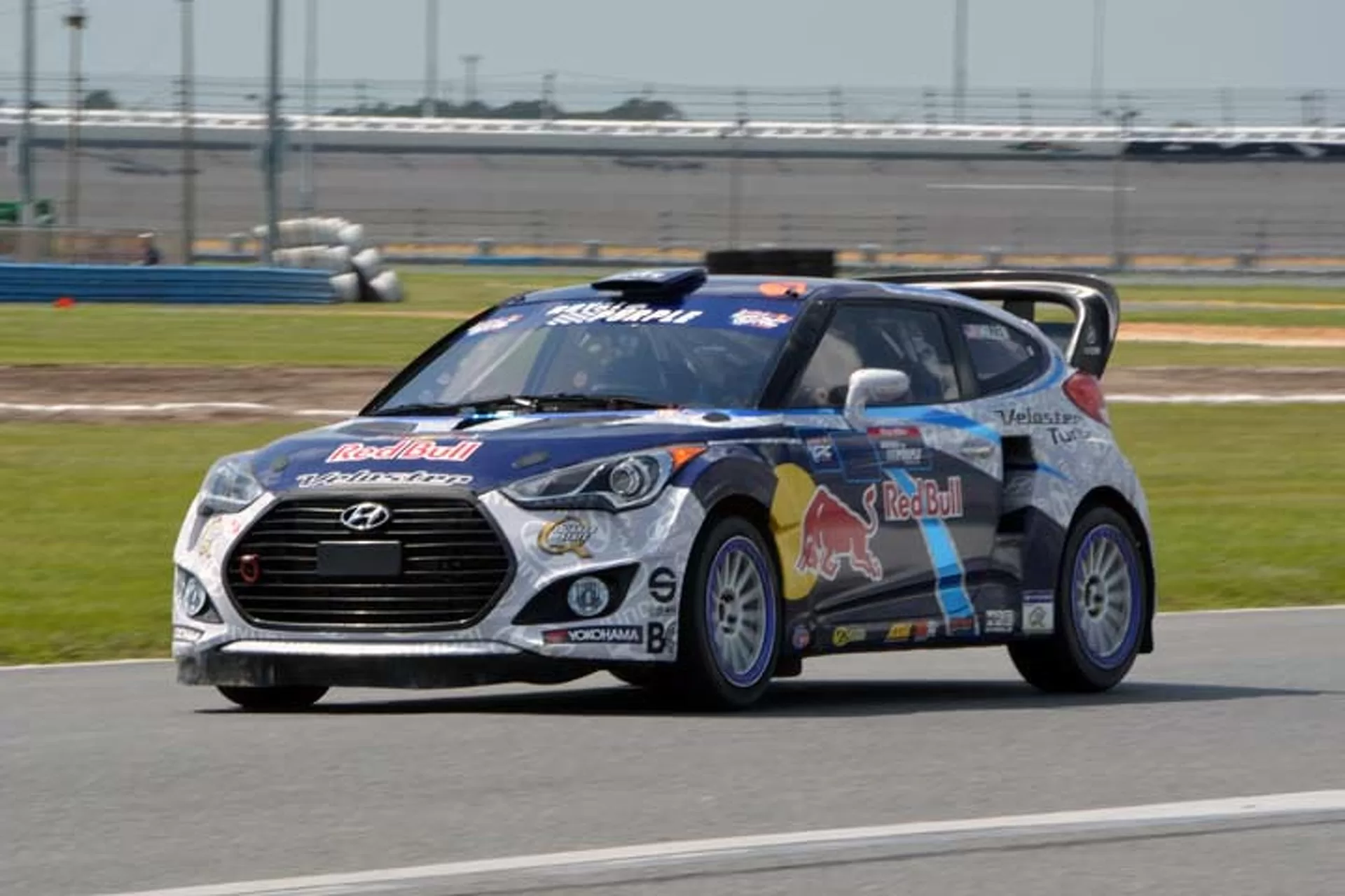 Hyundai Veloster Rally car – The Surprisingly Unique插图1