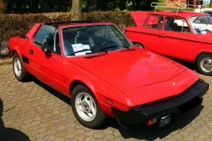 Fiat X1/9 – The Affordable Mid-Engine Roadster缩略图