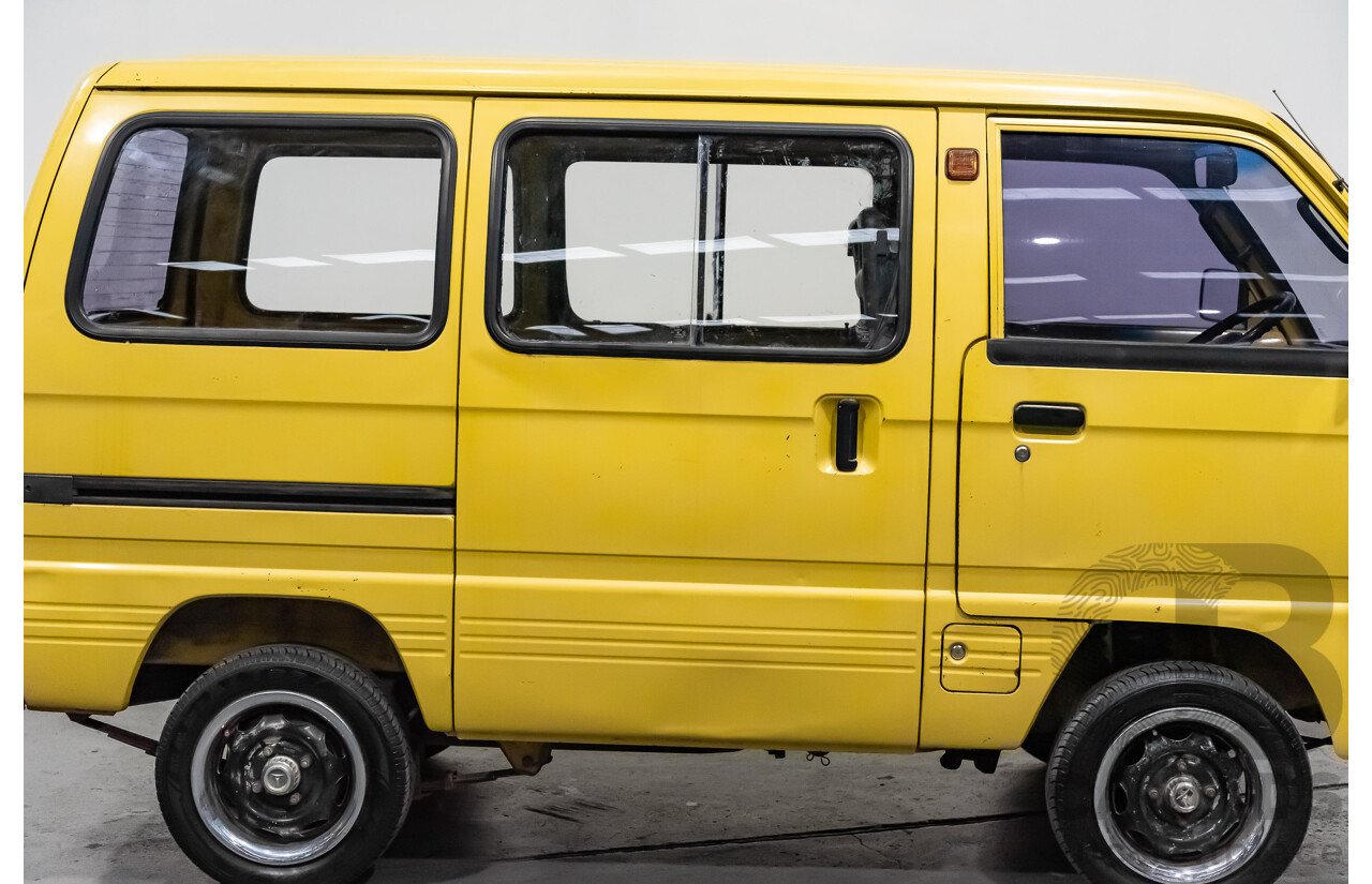 The Mighty Mite: Unveiling the Suzuki Carry Van插图1