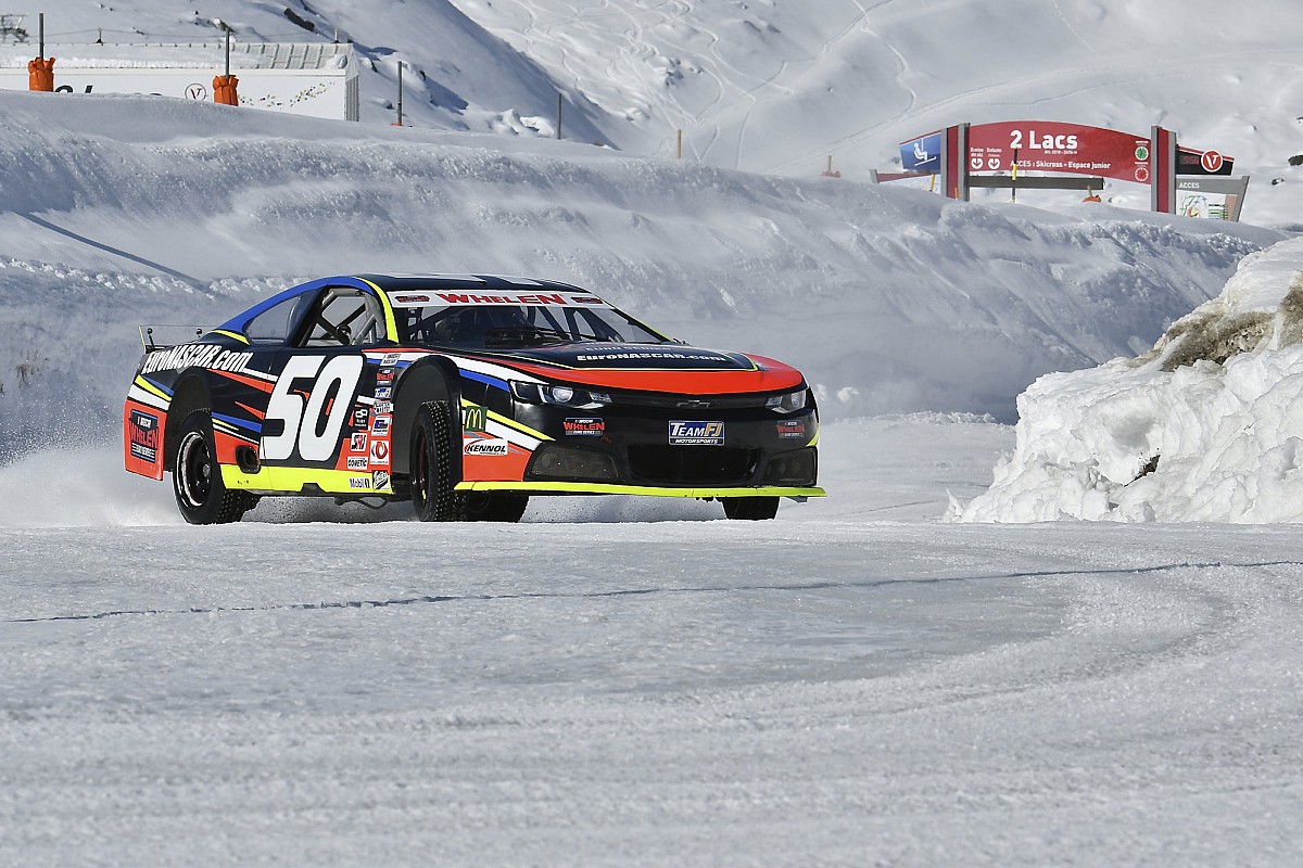Ice Racing: A Chilling Thrill Ride插图1