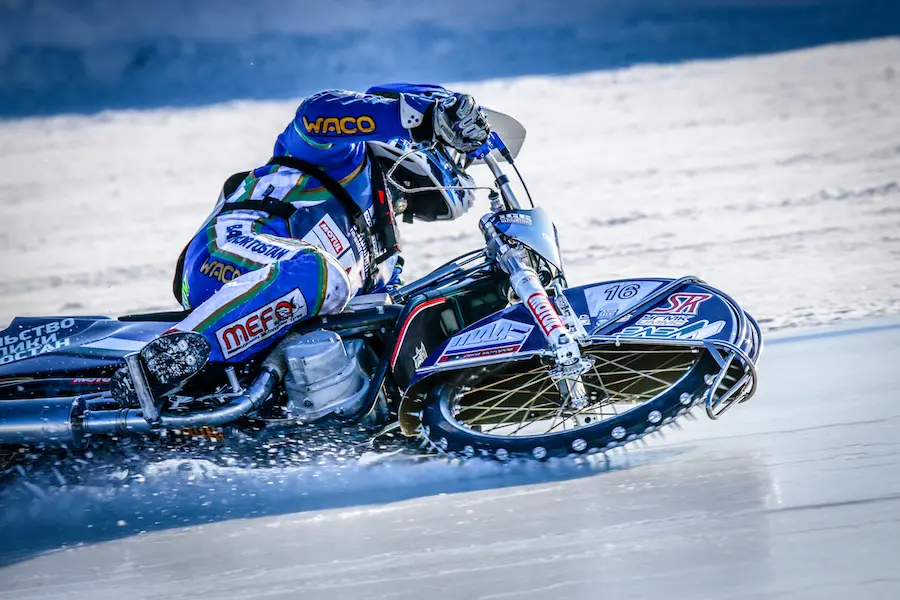 Ice Racing: A Chilling Thrill Ride插图2