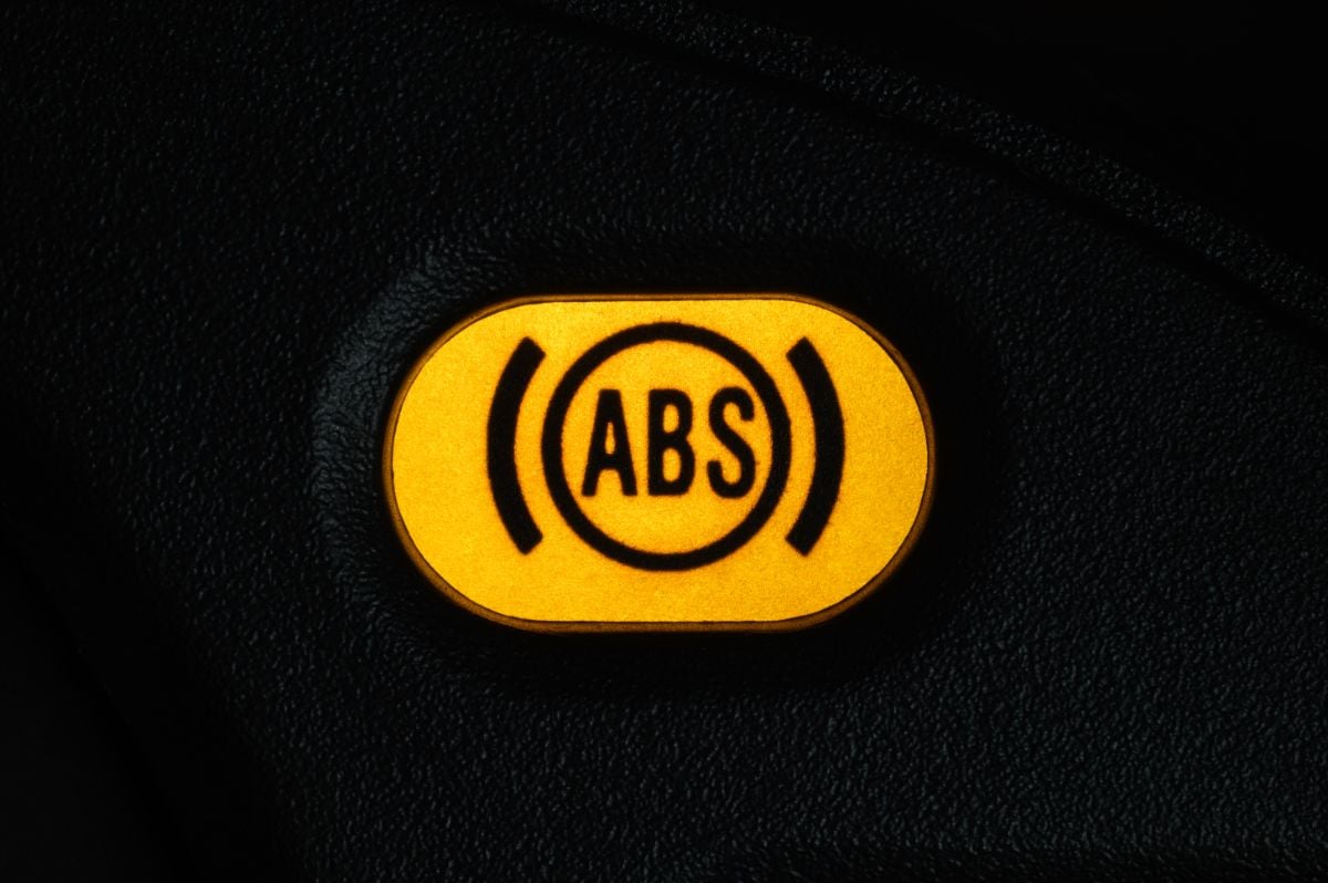 Don’t Brake a Sweat: Understanding Your Car’s ABS Light插图1