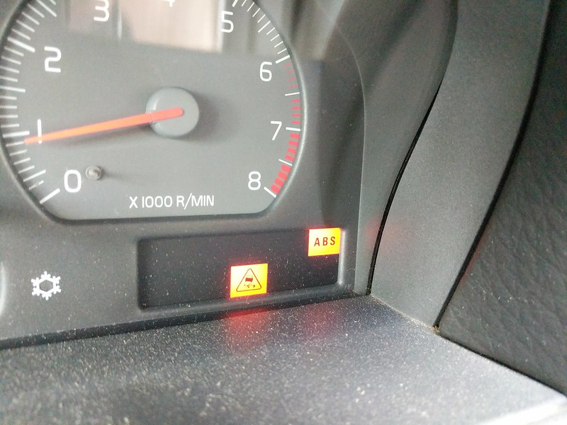 Don’t Ignore It! Understanding Why Your Car’s ABS Light Is On插图4