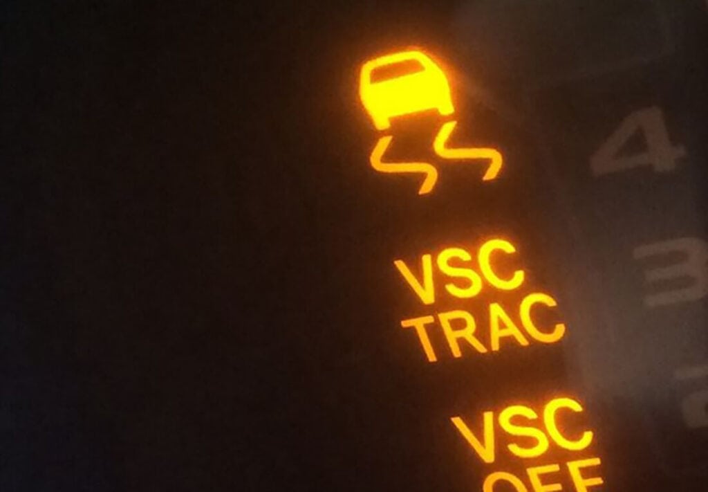 Understanding the VSC Light in Your Car: A Driver’s Guide插图4