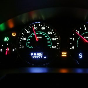 Don’t Ignore It! Understanding Your Car’s TPMS Light缩略图