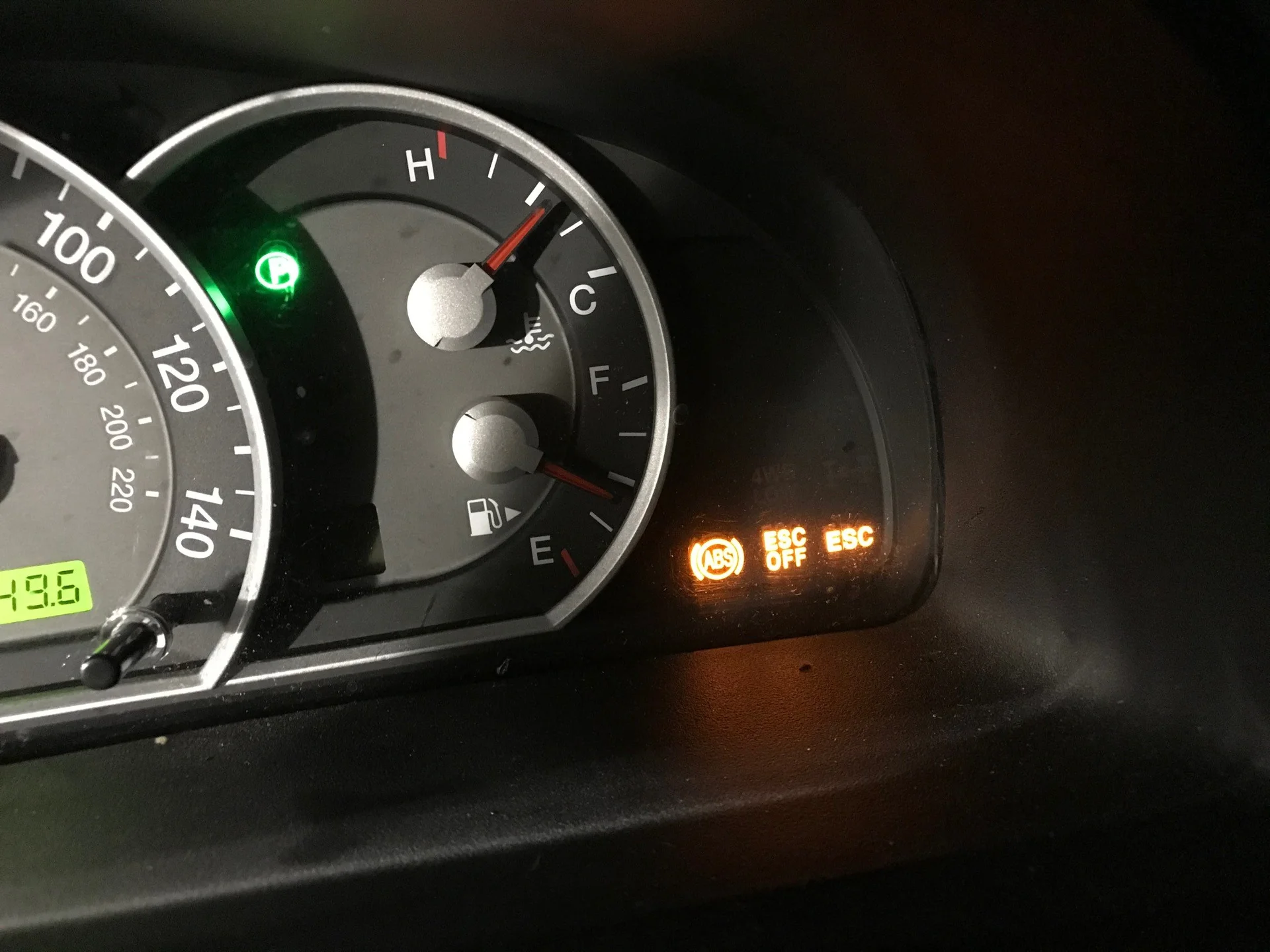 Traction Control Light On: Finding a Fix插图2
