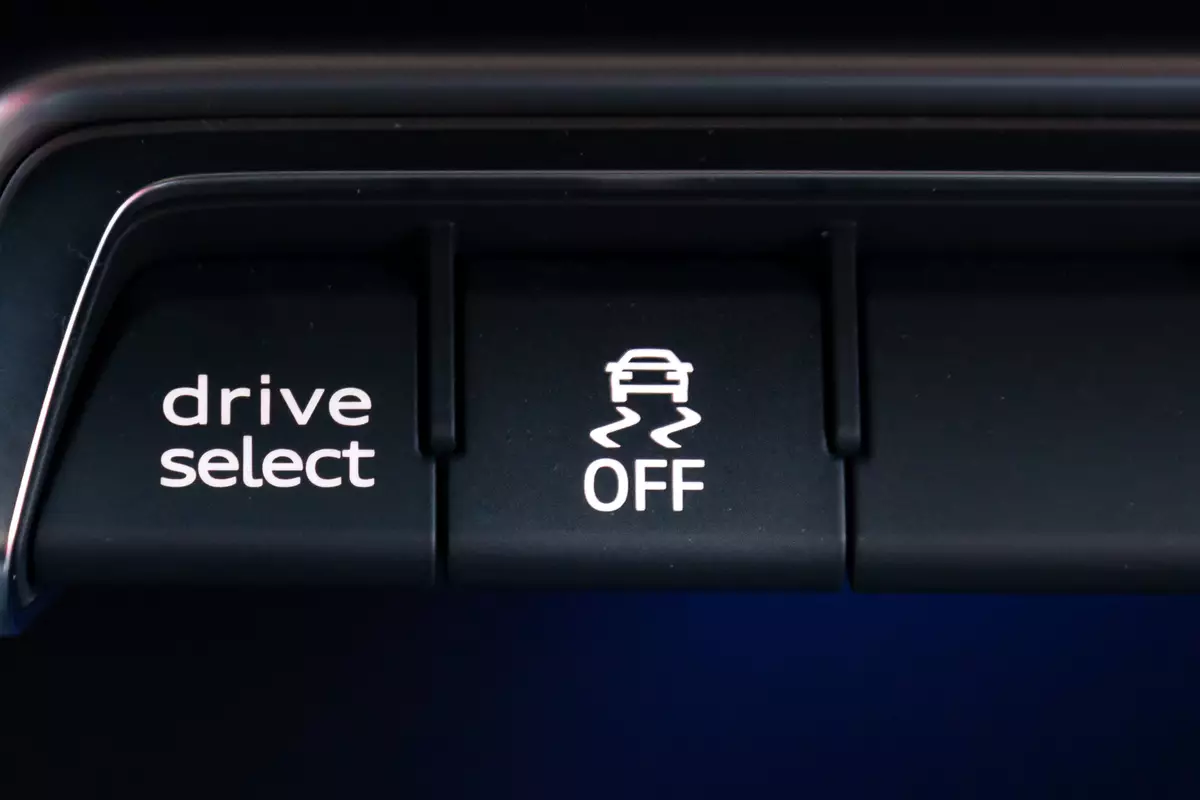 Traction Control Light On: Finding a Fix插图1
