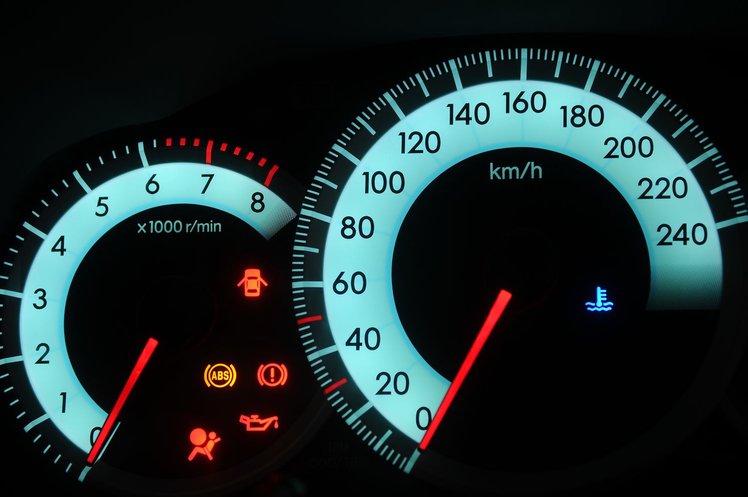 Understanding Your Car’s Battery Light插图1