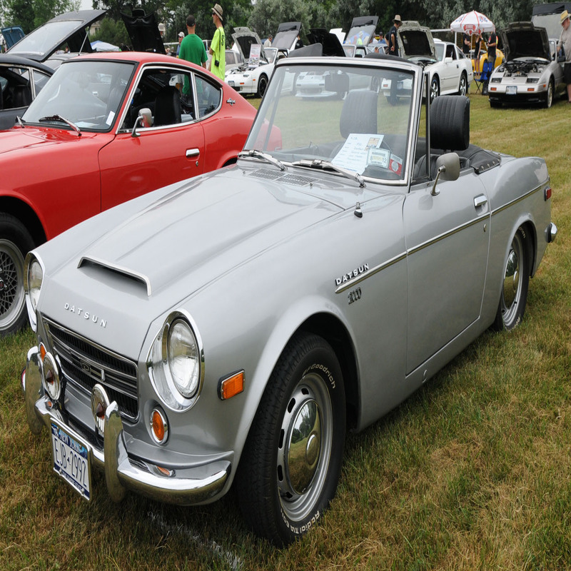 old nissan sports car