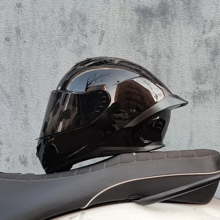 full face motorcycle helmet