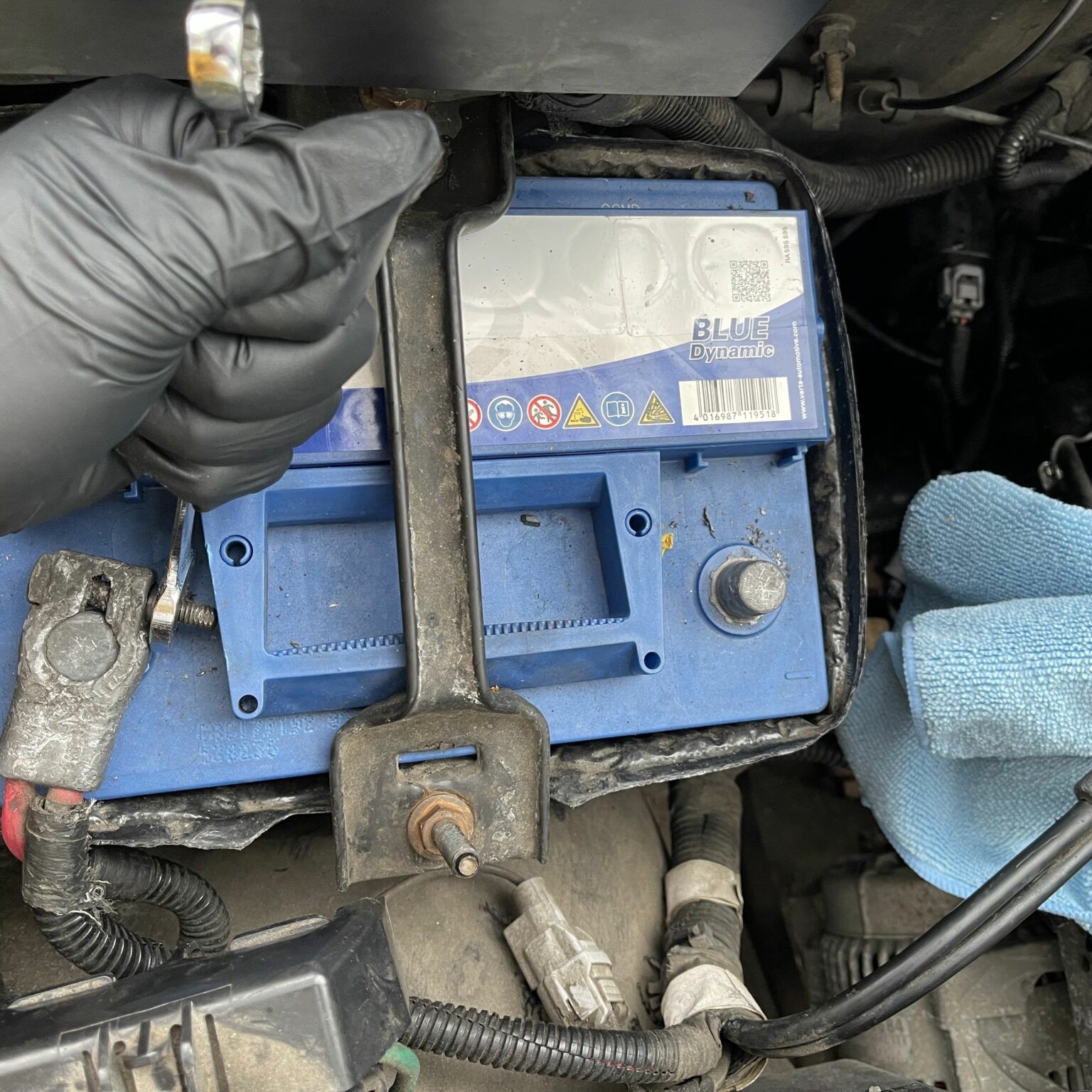 disconnect car battery
