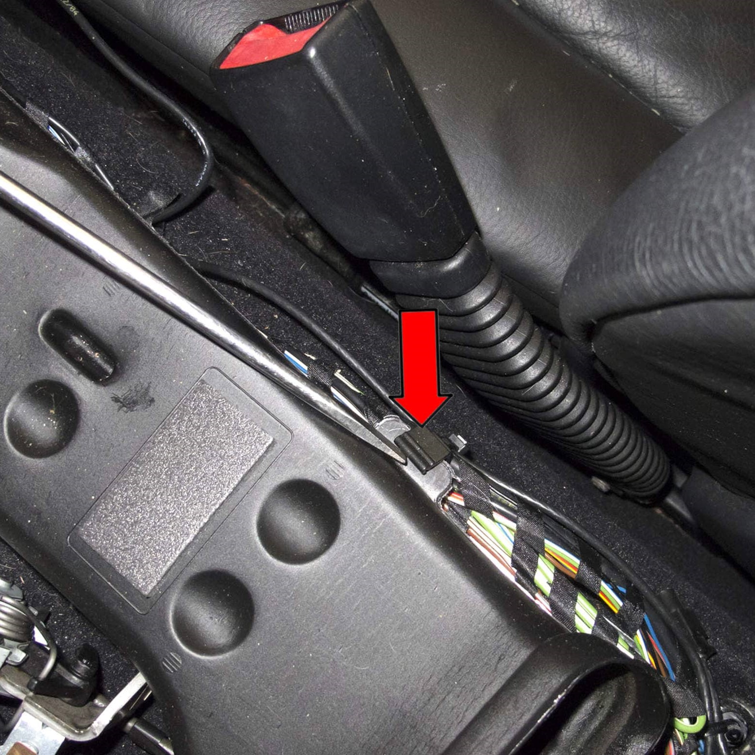 airbag module located