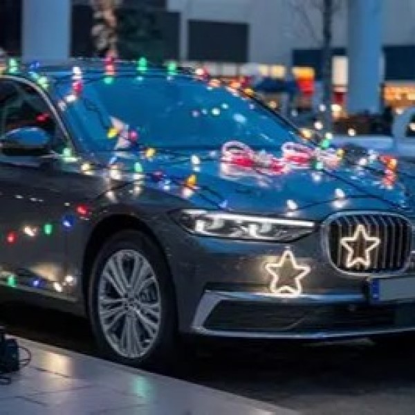 how to attach christmas lights to car