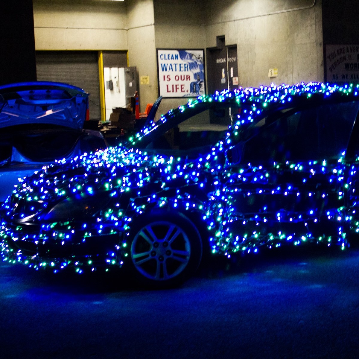 how to put christmas lights on car